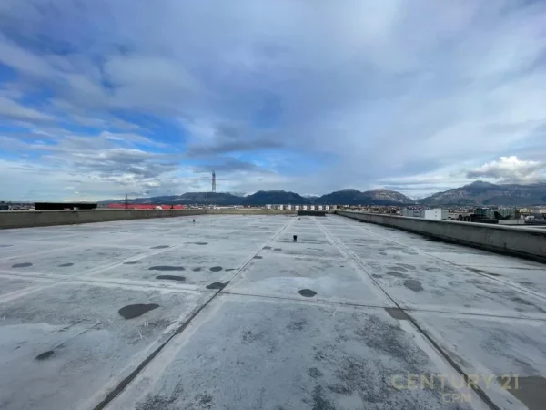 Tirane, shes ambjent biznesi Kati 3, 4.612 m² (Mezez)