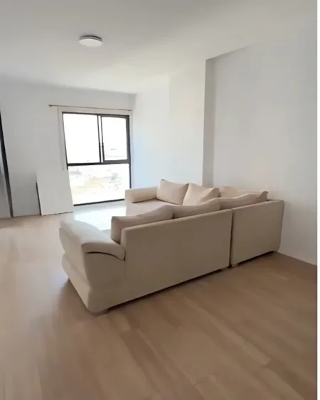 Tirane, jepet me qera apartament 1+1 Kati 8, 107 m² 430 € (Oxhaku)