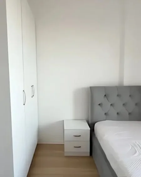Tirane, jepet me qera apartament 1+1 Kati 8, 107 m² 430 € (Oxhaku)