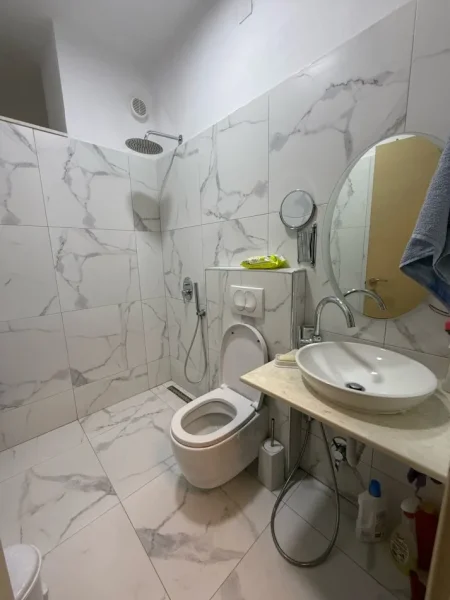 Tirane, jepet me qera apartament 2+1 Kati 3, 120 m² 429 € ( Restorant Fresku)
