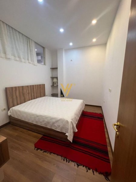 Tirane, jepet me qera apartament 1+1+Ballkon Kati 1, 60 m² 600 € (QENDER)