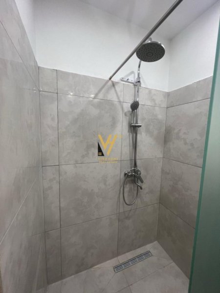 Tirane, jepet me qera apartament 1+1+Ballkon Kati 1, 60 m² 600 € (QENDER)
