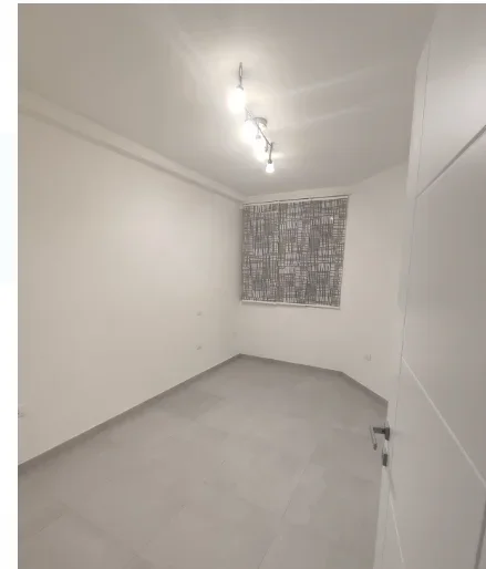 Tirane, jepet me qera zyre Kati 4, 80 m² 650 € (MYSLYM SHYRI)