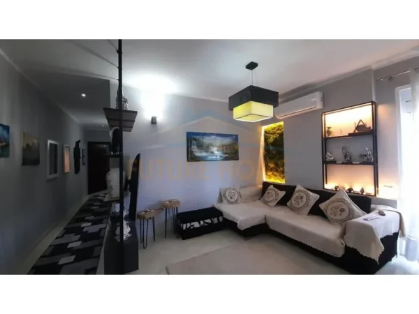 Shqiperi, shitet apartament 2+1+Aneks+Ballkon Kati 3, 104 m² 130.000 € (Spitali,Durres)