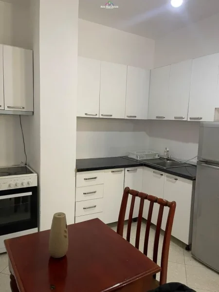 Tirane, jepet me qera apartament 2+1 Kati 7, 75 m² 500 € (astir)