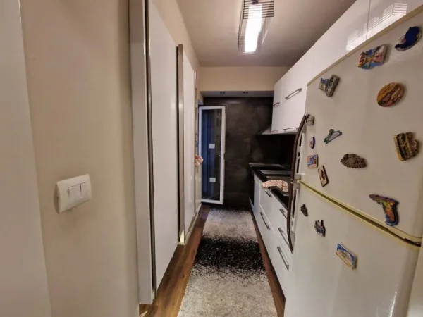 Tirane, jap me qera apartament 2+1 Kati 3, 103 m² 800 € (Irfan Tomini)
