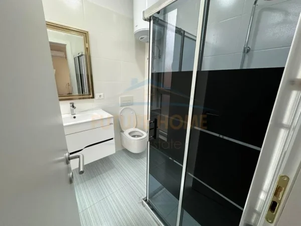 Tirane, jepet me qera apartament 2+1+Ballkon Kati 6, 117 m² 750 € (Bulevardi Ri)