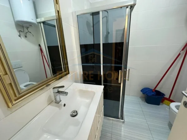 Tirane, jepet me qera apartament 2+1+Ballkon Kati 6, 117 m² 750 € (Bulevardi Ri)