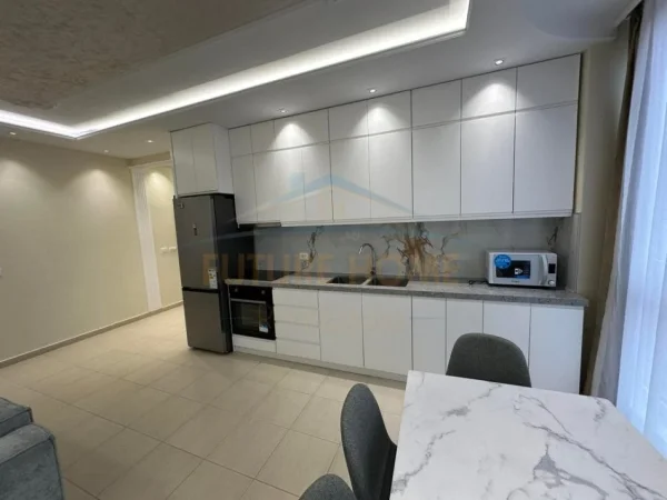 Tirane, jepet me qera apartament 2+1+Ballkon Kati 6, 117 m² 750 € (Bulevardi Ri)