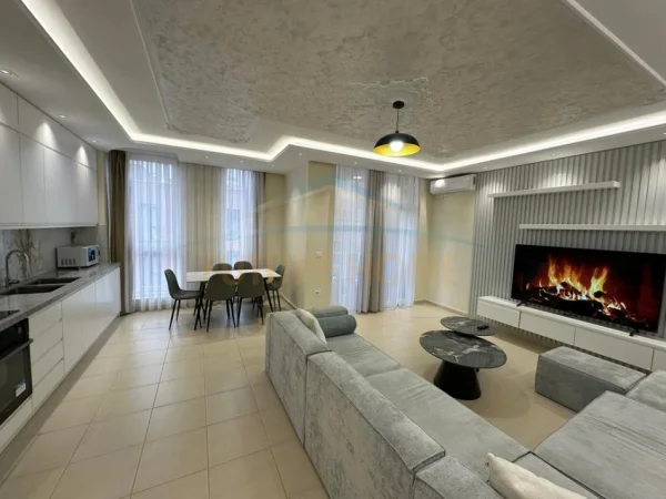Tirane, jepet me qera apartament 2+1+Ballkon Kati 6, 117 m² 750 € (Bulevardi Ri)