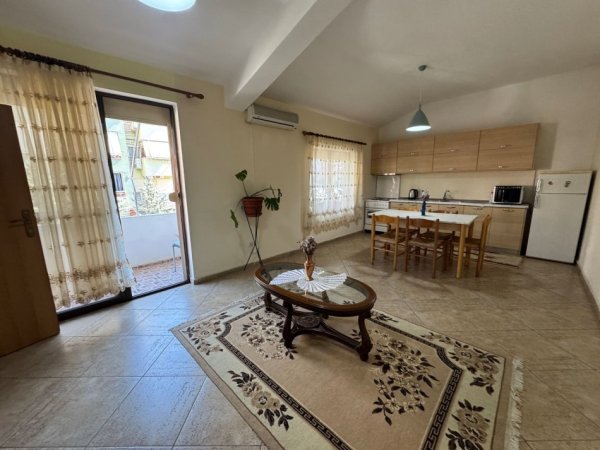 Tirane, jepet me qera apartament 3+1+Ballkon , 100 m² 800 € (3+1+2 plus ballkon dhe bahce)