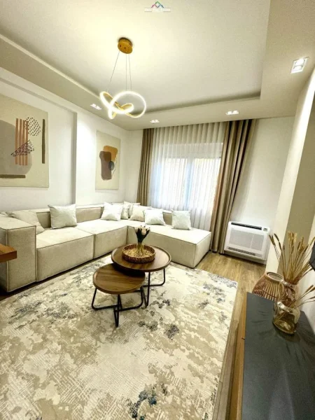 Tirane, shes apartament 2+1 Kati 1, 105 m² 210.000 € (ali demi)