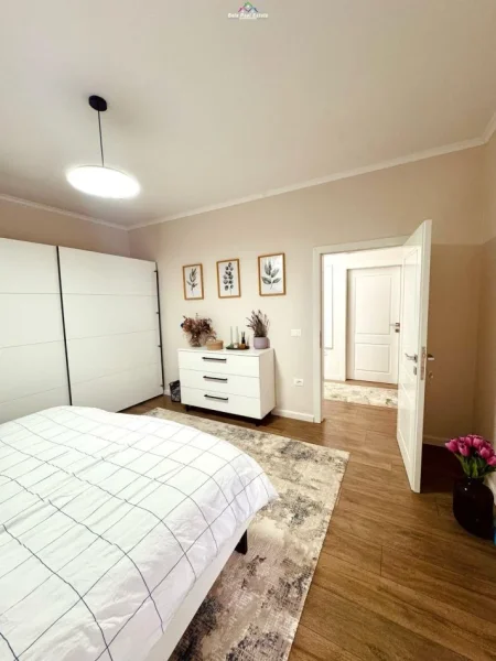 Tirane, shes apartament 2+1 Kati 1, 105 m² 210.000 € (ali demi)
