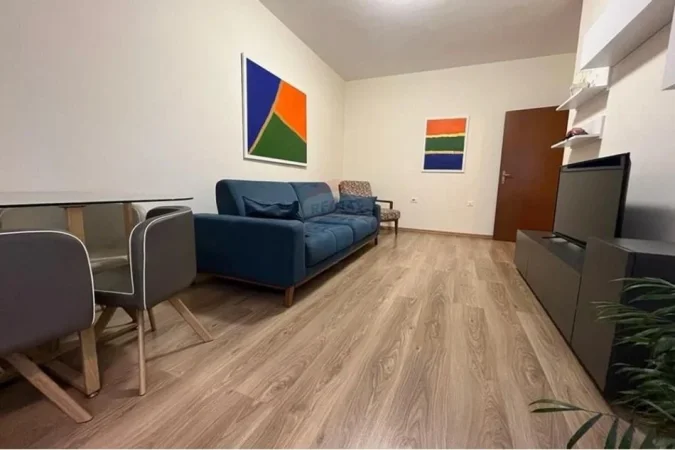 jepet me qera , 48 m² 650 € (Apartament 1+1 per Qira ne Bllok)