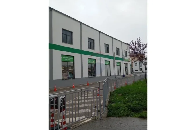 jepet me qera , 1.027 m² 7.000 € (Ambient Open Space me Qira)