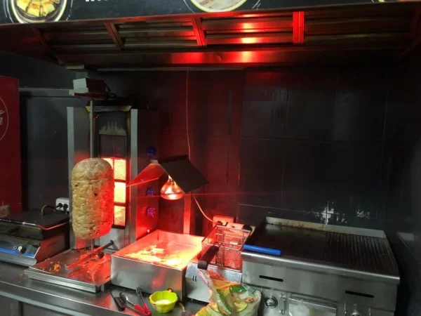 Tirane, shitet dyqan Kati 1, 60 m² (Rruga e DIbres)