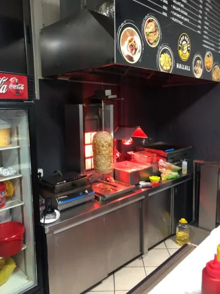 Tirane, shitet dyqan Kati 1, 60 m² (Rruga e DIbres)