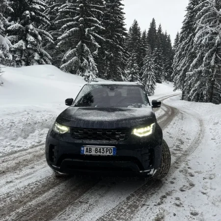 Tirane, shitet SUV | Xhip Land Rover Discovery5 Benzin, blu e errët automatik Klima 110.000 km 28.000 €