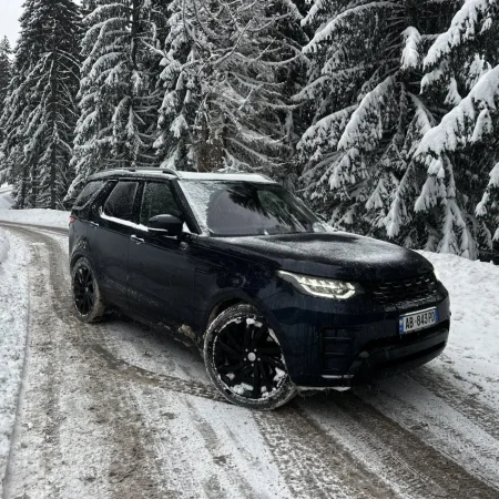 Tirane, shitet SUV | Xhip Land Rover Discovery5 Benzin, blu e errët automatik Klima 110.000 km 28.000 €