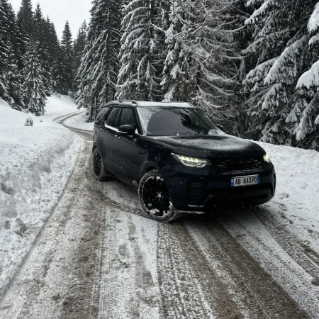 Tirane, shitet SUV | Xhip Land Rover Discovery5 Benzin, blu e errët automatik Klima 110.000 km 28.000 €