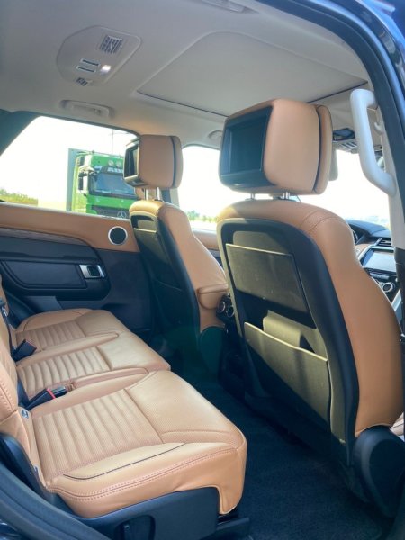 Tirane, shitet SUV | Xhip Land Rover Discovery5 Benzin, blu e errët automatik Klima 110.000 km 28.000 €