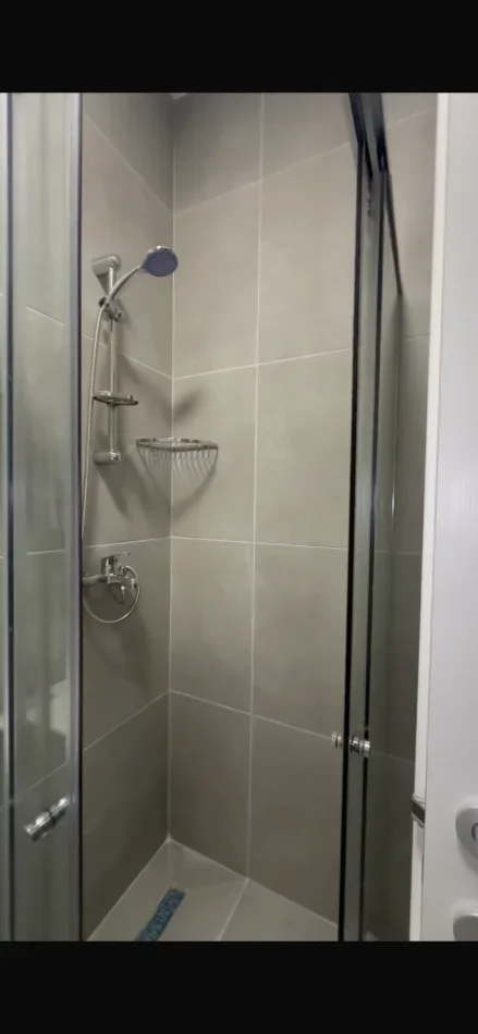 Tirane, jepet me qera apartament 2+1+2 + Aneks + Ballkon Kati 7, 117 m² 1.000 € (Shyqyri Ishmi - klinika Gliozheni)