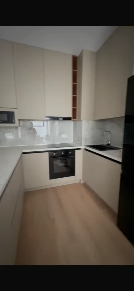 Tirane, jepet me qera apartament 2+1+2 + Aneks + Ballkon Kati 7, 117 m² 1.000 € (Shyqyri Ishmi - klinika Gliozheni)