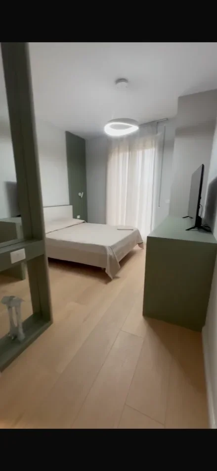 Tirane, jepet me qera apartament 2+1+2 + Aneks + Ballkon Kati 7, 117 m² 1.000 € (Shyqyri Ishmi - klinika Gliozheni)