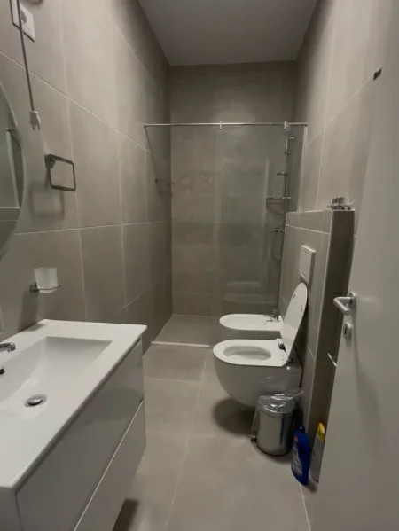 Tirane, jepet me qera apartament 2+1+2 + Aneks + Ballkon Kati 7, 117 m² 1.000 € (Shyqyri Ishmi - klinika Gliozheni)