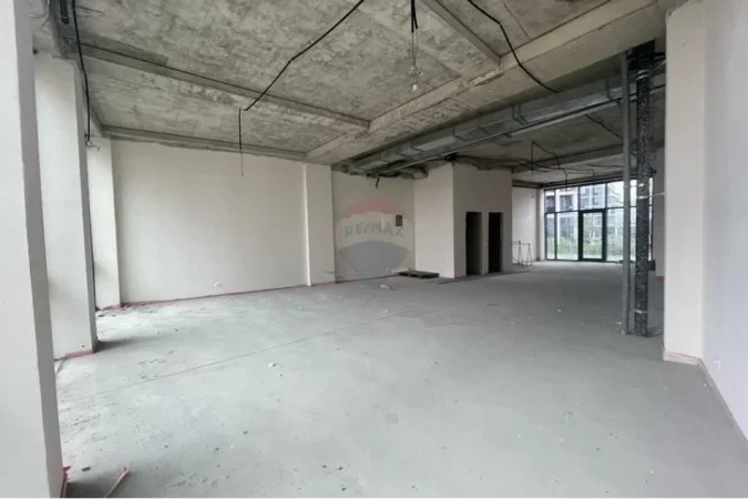 Tirane, jepet me qera dyqan Kati 0, 129 m² 4.000 € (Rruga Kristo Luarasi)