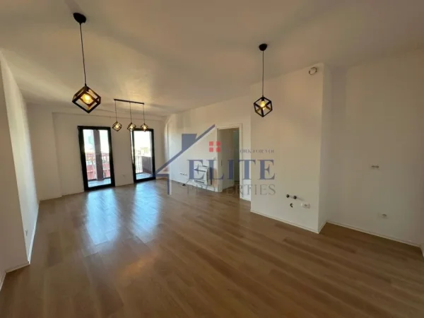 Tirane, shitet apartament 3+1+Ballkon Kati 20, 159 m² 437.250 € (Rruga e Kavajes)