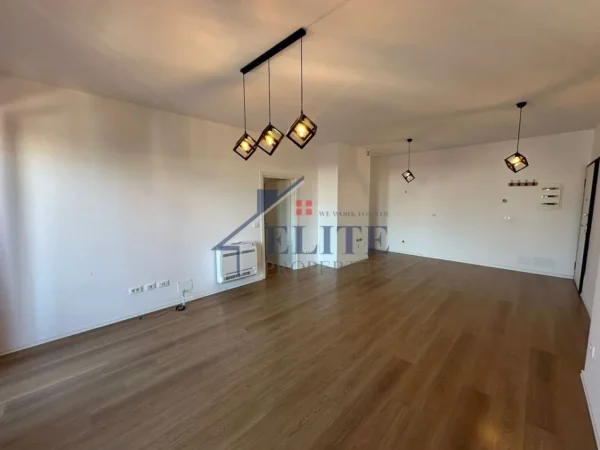 Tirane, shitet apartament 3+1+Ballkon Kati 20, 159 m² 437.250 € (Rruga e Kavajes)