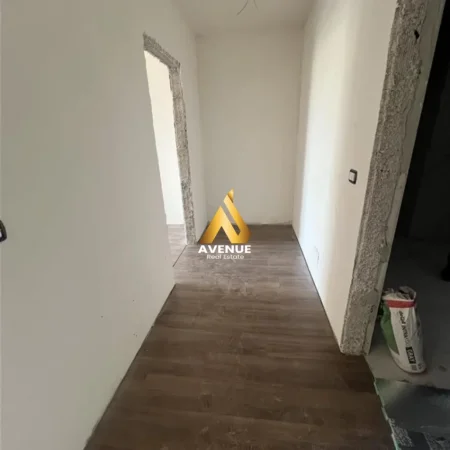 Tirane, shitet apartament 1+1+Ballkon Kati 3, 81 m² 135.000 € (garden turdiu)