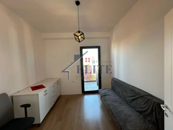 Tirane, shitet apartament 3+1+Ballkon Kati 20, 159 m² 437.250 € (Rruga e Kavajes)