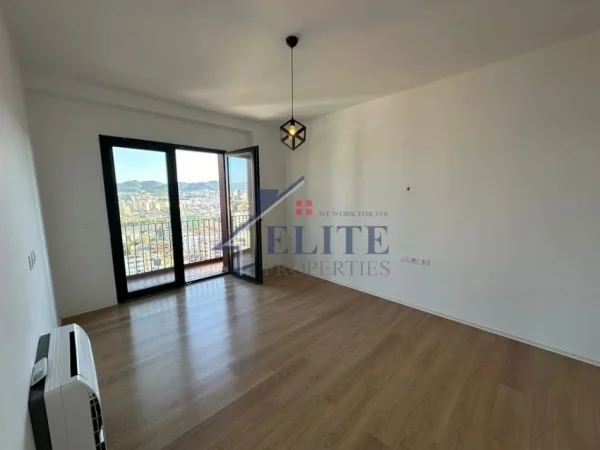 Tirane, shitet apartament 3+1+Ballkon Kati 20, 159 m² 437.250 € (Rruga e Kavajes)