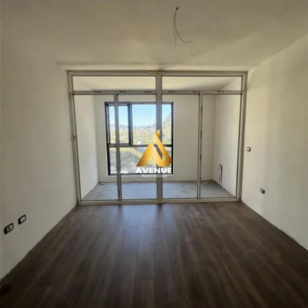 Tirane, shitet apartament 1+1+Ballkon Kati 3, 81 m² 135.000 € (garden turdiu)