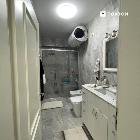 Tirane, jepet me qera apartament 2+1 Kati 4, 113 m² 1.000 € (Rruga Isa Boletini, Qendër, Tiranë, TT 1941)