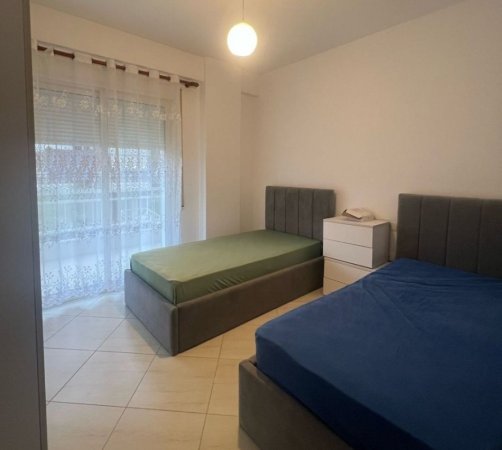 Tirane, jepet me qera apartament 2+1+Ballkon Kati 2, 100 m² 450 € (Rruga e Teleferikut,Fresku,Tirana)