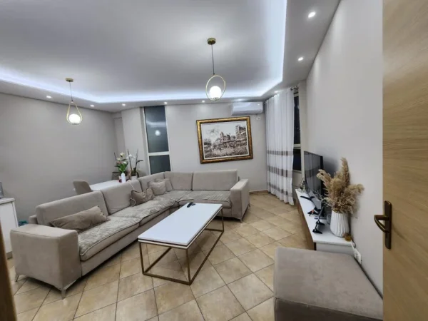 Tirane, shitet apartament 1+1+Aneks+Ballkon Kati 3, 75 m² 92.700 € (shkoze)