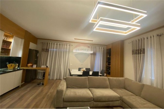 Tirane, shitet apartament 2+1+Ballkon Kati 5, 118 m² 207.000 € 