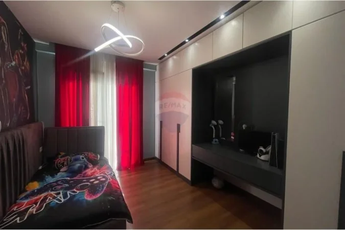 Tirane, shitet apartament 2+1+Ballkon Kati 8, 96 m² 185.000 € 