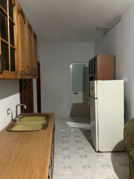 Tirane, jepet me qera apartament 1+1 Kati 1, 350 m² 350 € (Jepet me Qera Ap 1+1 ne Don Bosko Rruga Miftar Gerbolli Don Bosko)