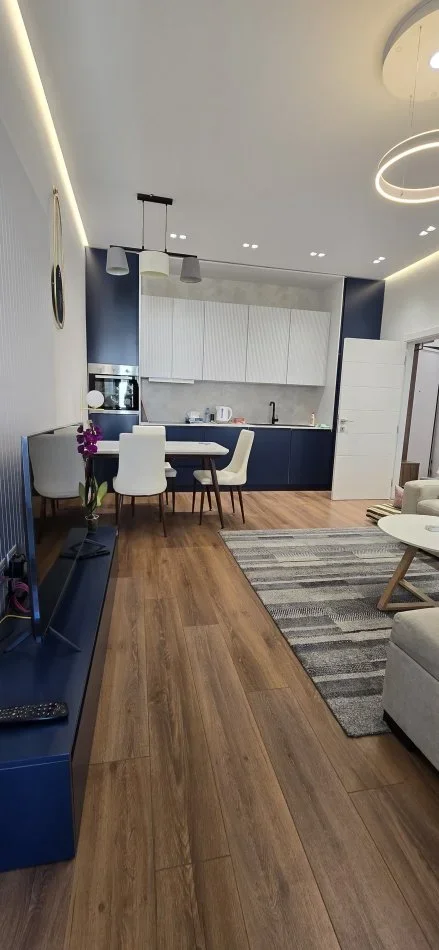 Tirane, jepet me qera apartament 1+1+Aneks+Ballkon Kati 8, 70 m² 800 € (Rruga e Kavajes)