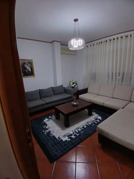 Tirane, jepet me qera apartament 3+1 Kati 6, 94 m² 450 € (JEPET ME QERA APARTAMENTI 3+1 TEK KRYQEZIMI I RRUGES SE DURRESIT)