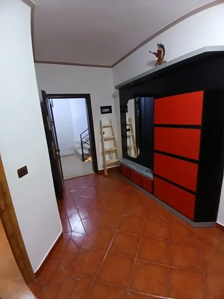 Tirane, jepet me qera apartament 3+1 Kati 6, 94 m² 450 € (JEPET ME QERA APARTAMENTI 3+1 TEK KRYQEZIMI I RRUGES SE DURRESIT)
