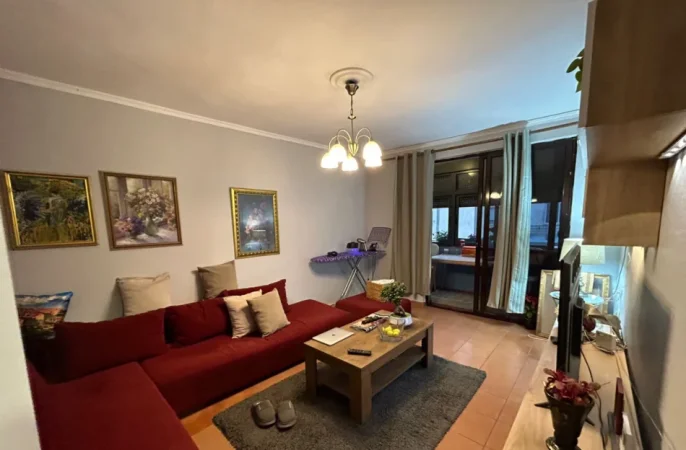 Tirane, jepet me qera apartament 1+1+Aneks Kati 5, 60 m² 500 € (stacioni i trenit)