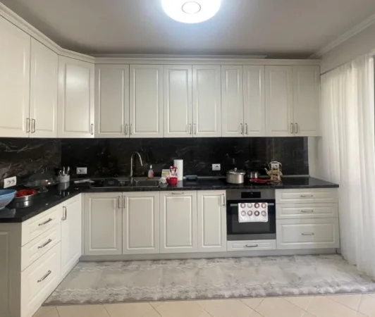 Tirane, jepet me qera apartament 2+1 Kati 4, 113 m² 800 € (Qendër, Tiranë.)