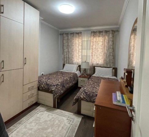 Tirane, jepet me qera apartament 2+1 Kati 4, 113 m² 1.000 € (Qendër, Tiranë.)