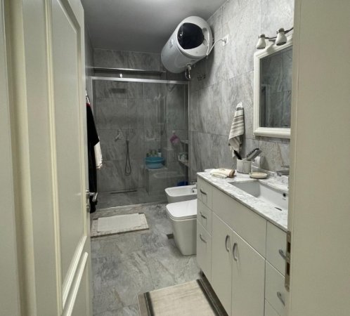 Tirane, jepet me qera apartament 2+1 Kati 4, 113 m² 1.000 € (Qendër, Tiranë.)