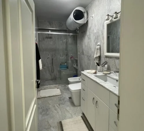 Tirane, jepet me qera apartament 2+1 Kati 4, 113 m² 800 € (Qendër, Tiranë.)